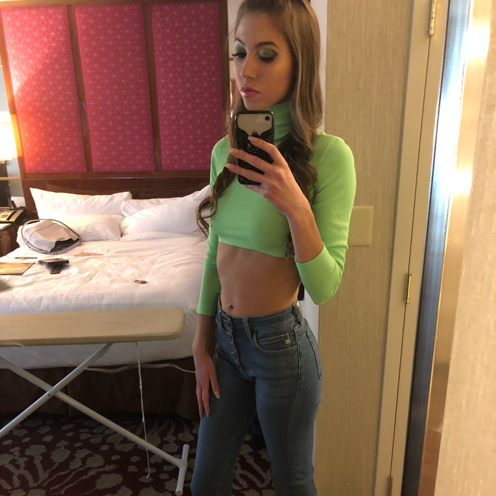 Green Turtle neck crop top